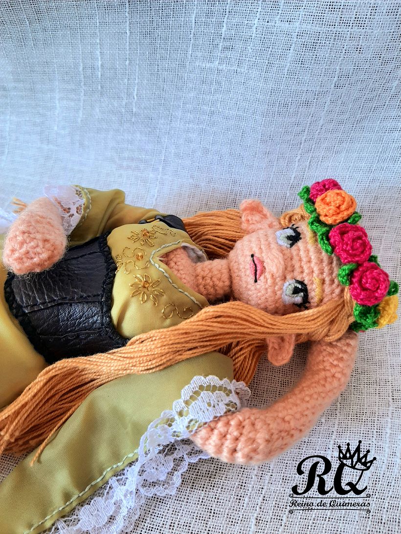 Aquí la modelo elfa posando de forma relajada.