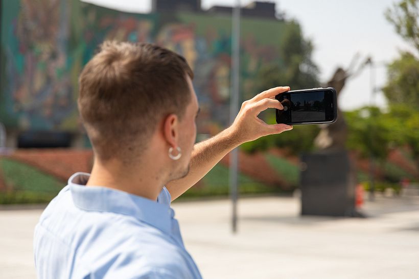 Si te es posible, visita el sitio que estás estudiando para conocerlo y tomar fotografías y videos.
