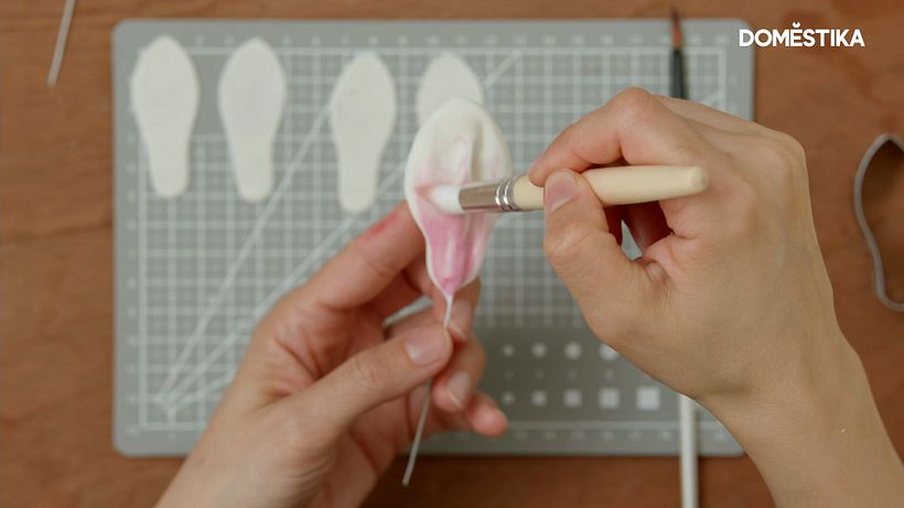 Cynthia mixes her petal dust first and then paints her petals with a paintbrush
