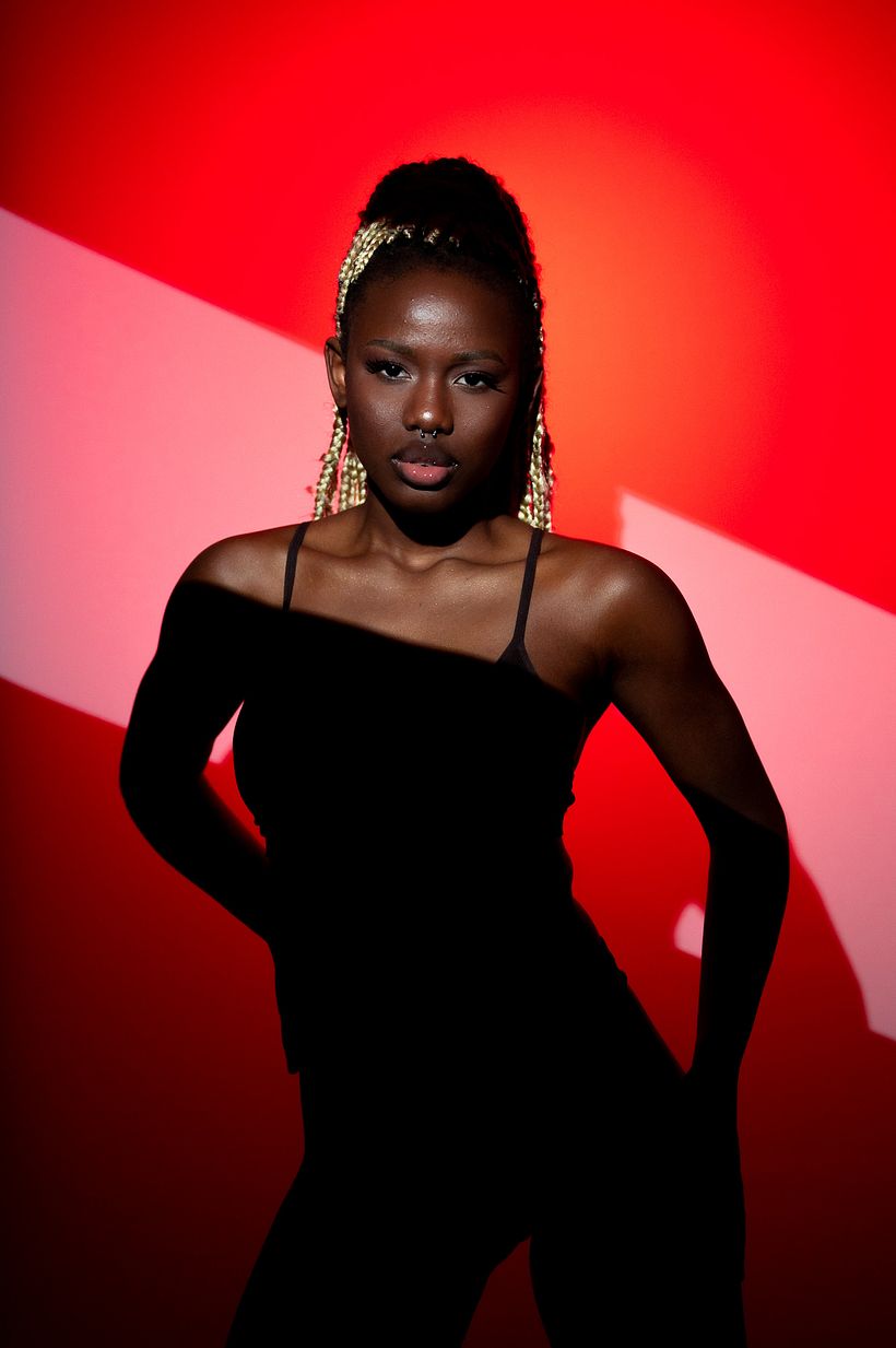 Red | Model: Iumara
