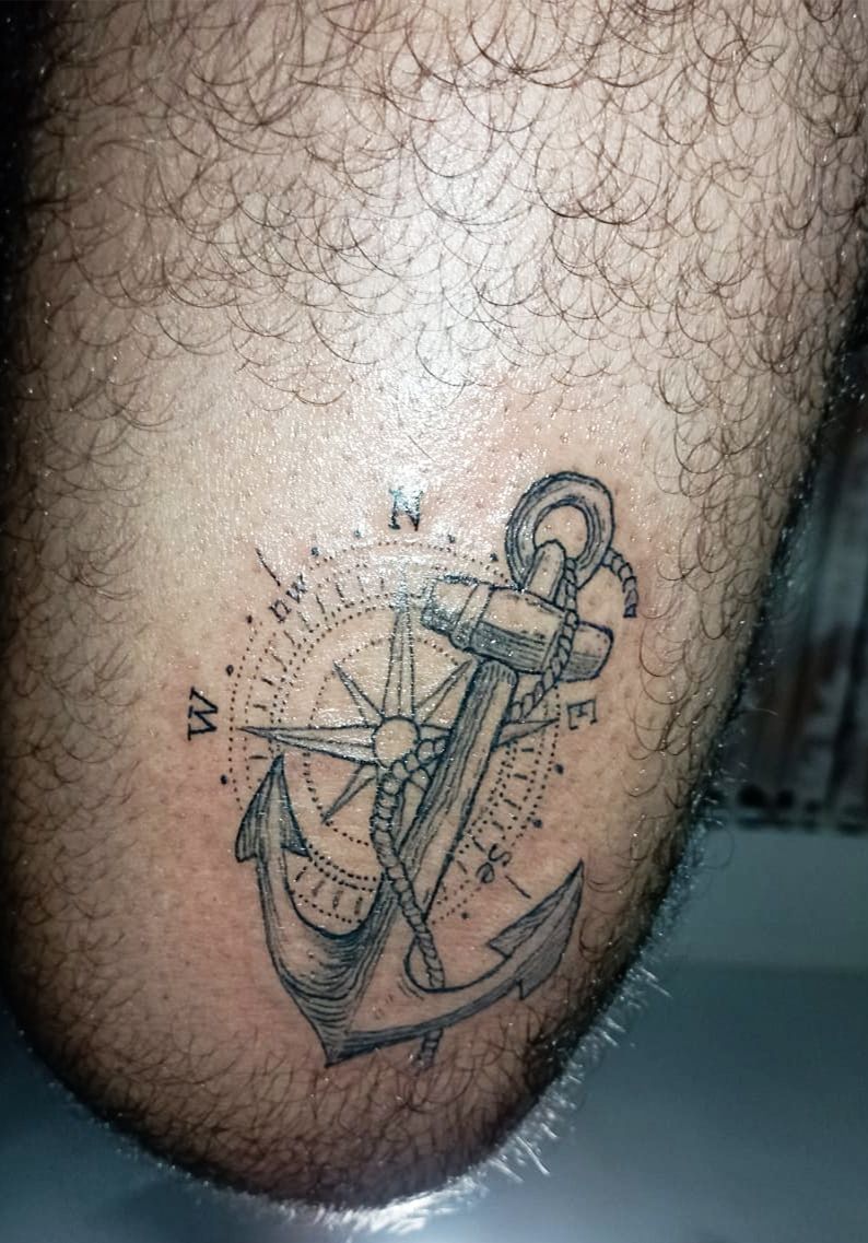 Auto Tatuaje en el muslo