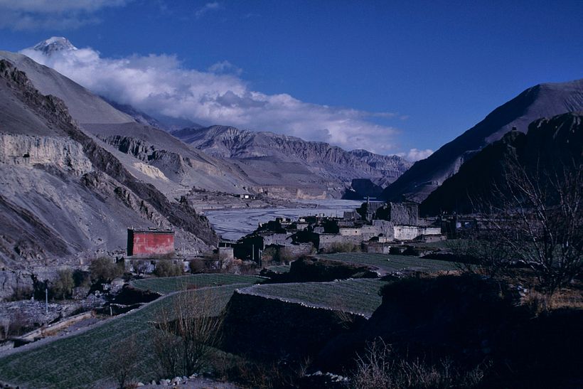 A pequena Kagbeni, situada a 4.200m, na fronteira entre Nepal e Tibet, surge entre montanhas com o dobro de sua altitude.