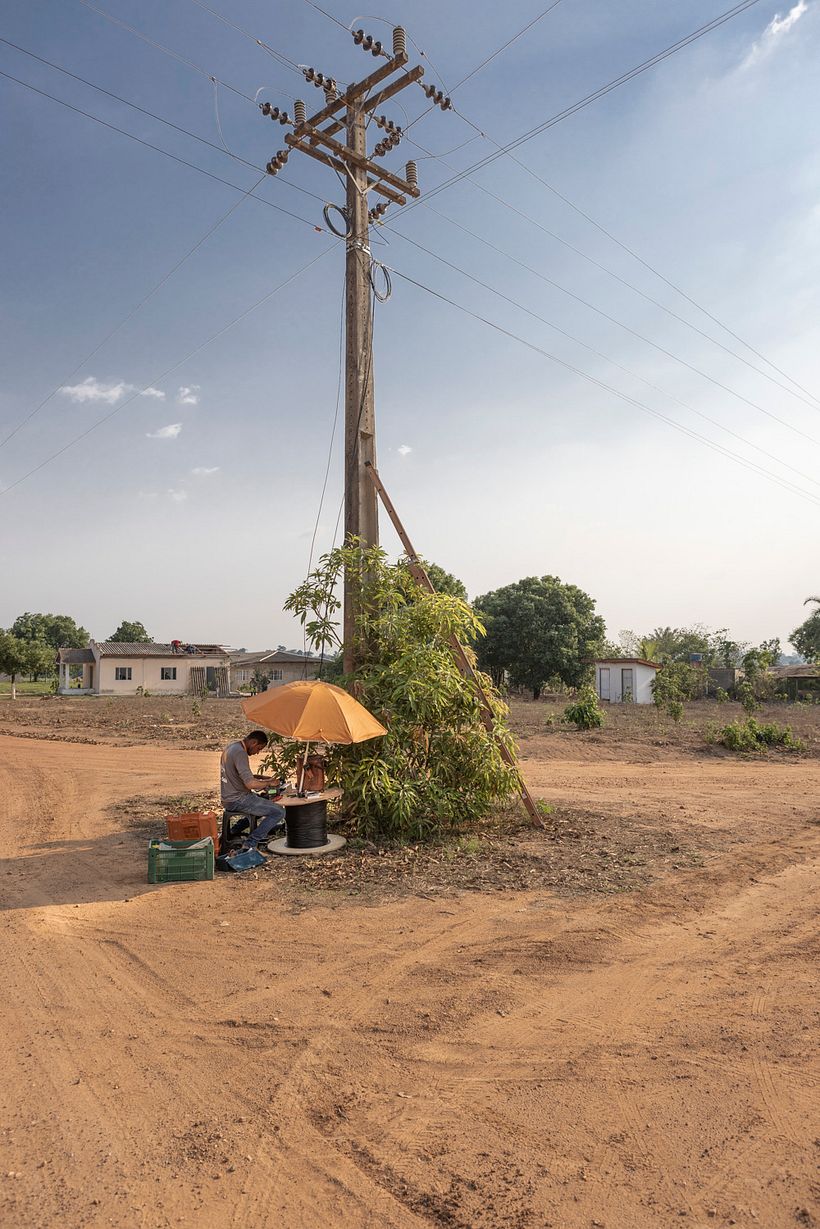 Conexão de internet e telefone em expansão na zona rural do município de Paranaíta.