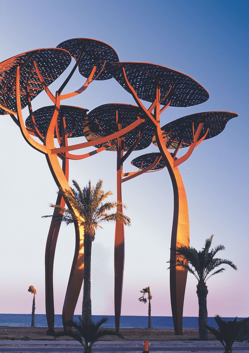 'La Pineda' sculpture by Javier Mariscal