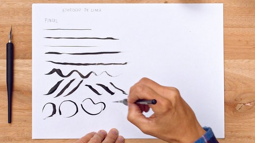 Das Üben einer Reihe von Formen ermöglicht es dir, die Möglichkeiten deines Pinsels zu erkunden.