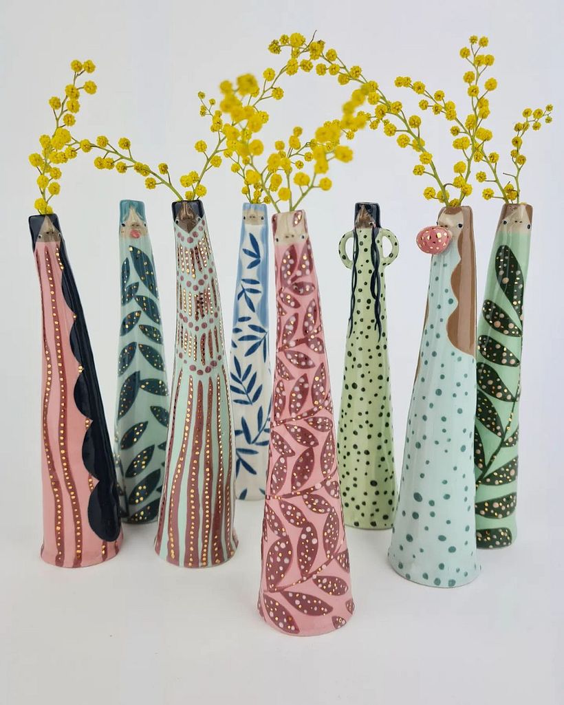 La marca 'The Pottery Parade' de Sandra Apperloo crea personajes con rostros extravagantes. 