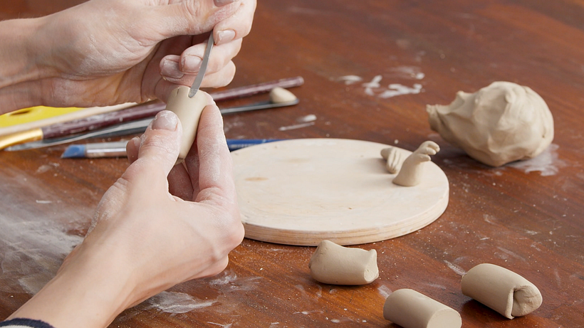 Create realistic looking nails with a spatula for the hippo foot.