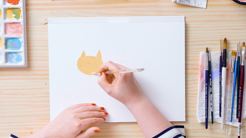 Usa el pincel de punta redonda para empezar. 