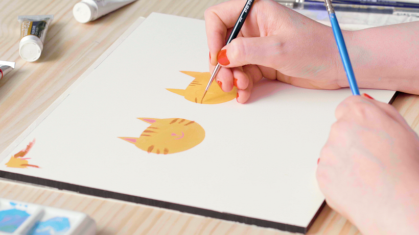 Prueba haciendo detalles con pinceles viejos y otros con pinceles más finos. 