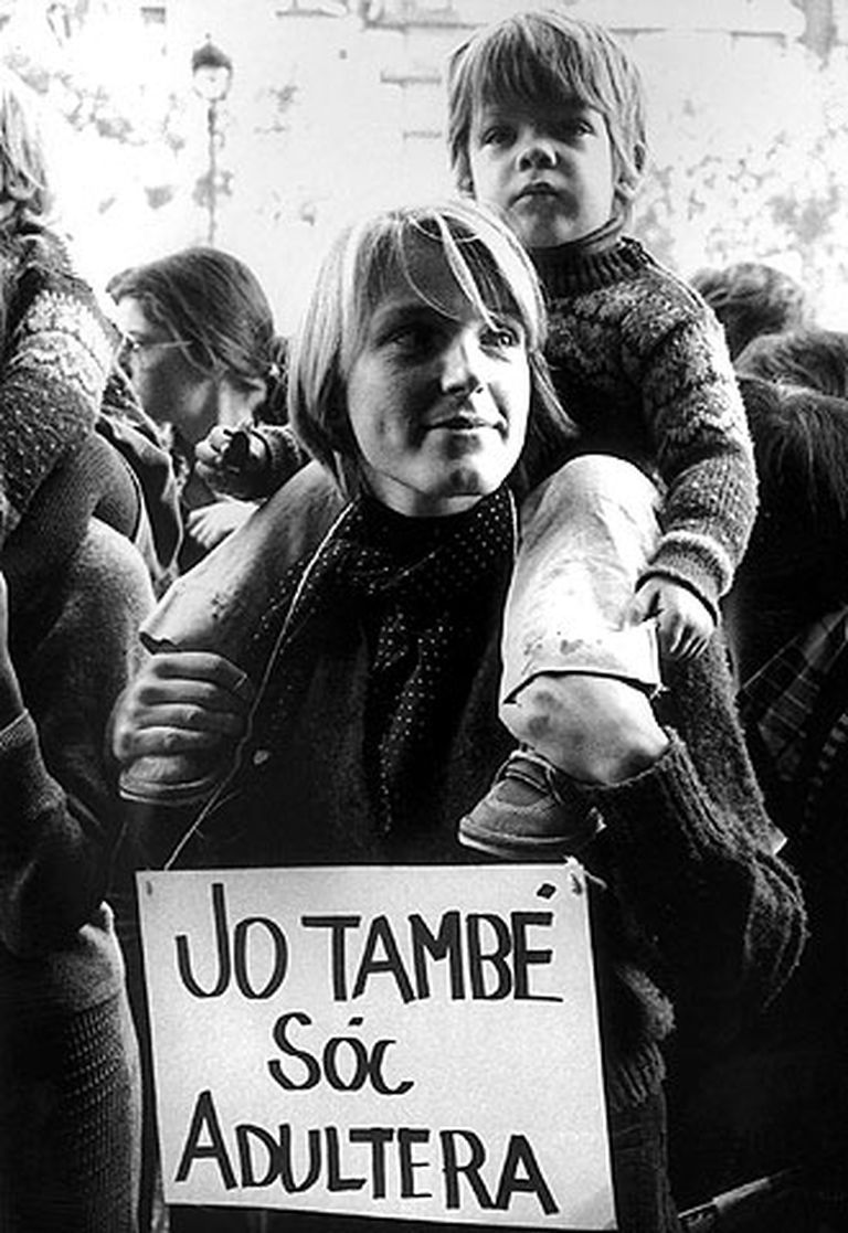Women protesting against the adultery law, by Pilar Aymerich.