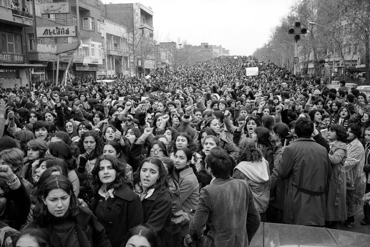 Image of women protesting in Iran in 1979, by Hengameh Golestan.