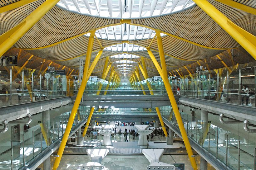 Aeroporto Madri-Barajas T4. Crédito da foto: Jean-Pierre Dalbéra, CC BY 2.0 via Wikimedia Commons