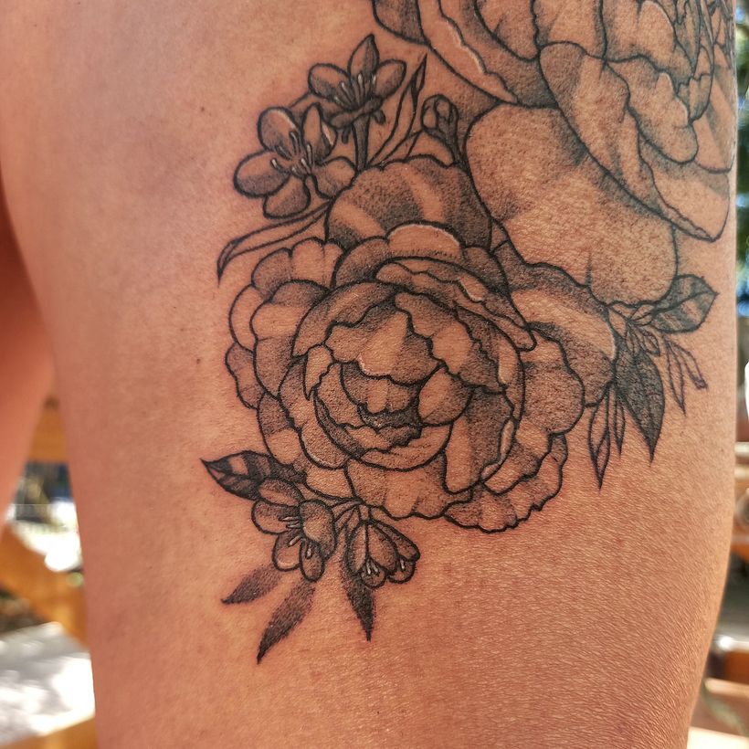 Mi Proyecto del curso: Tatuaje botánico con puntillismo 11
