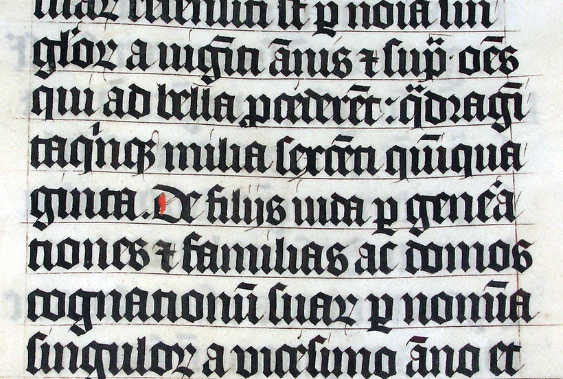 Ein Auszug aus einer Bibel mit gotischer Schrift