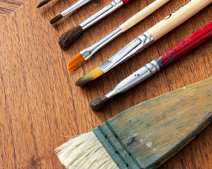 Los pinceles son una extensión de la mano del artista.