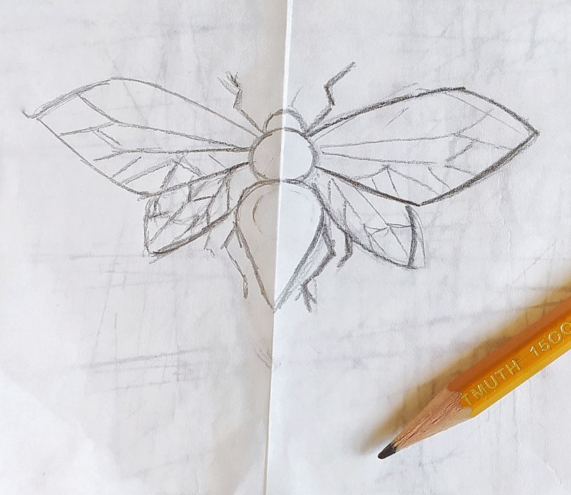 Traccio il mio disegno su carta, per poi riportarlo su carta da lucido, e su feltro nero.