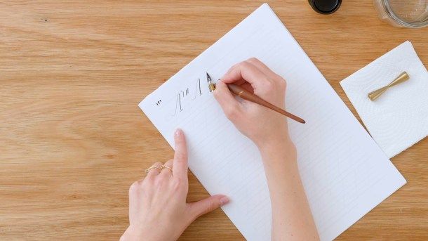 Pratique traços ascendentes finos e descendentes grossos