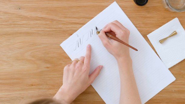 Comece a fazer a transição entre traços finos e grossos