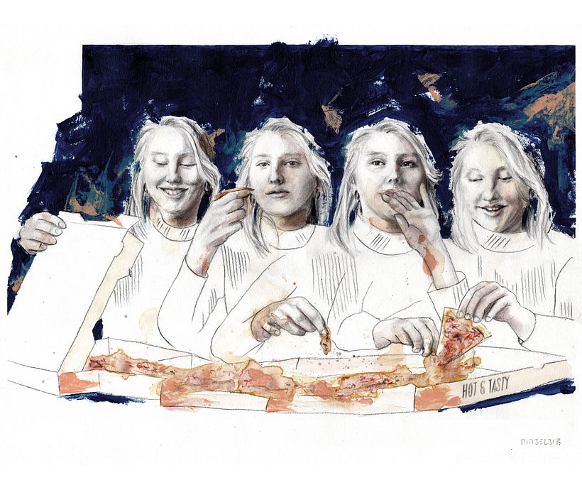 Alessia mange de la pizza