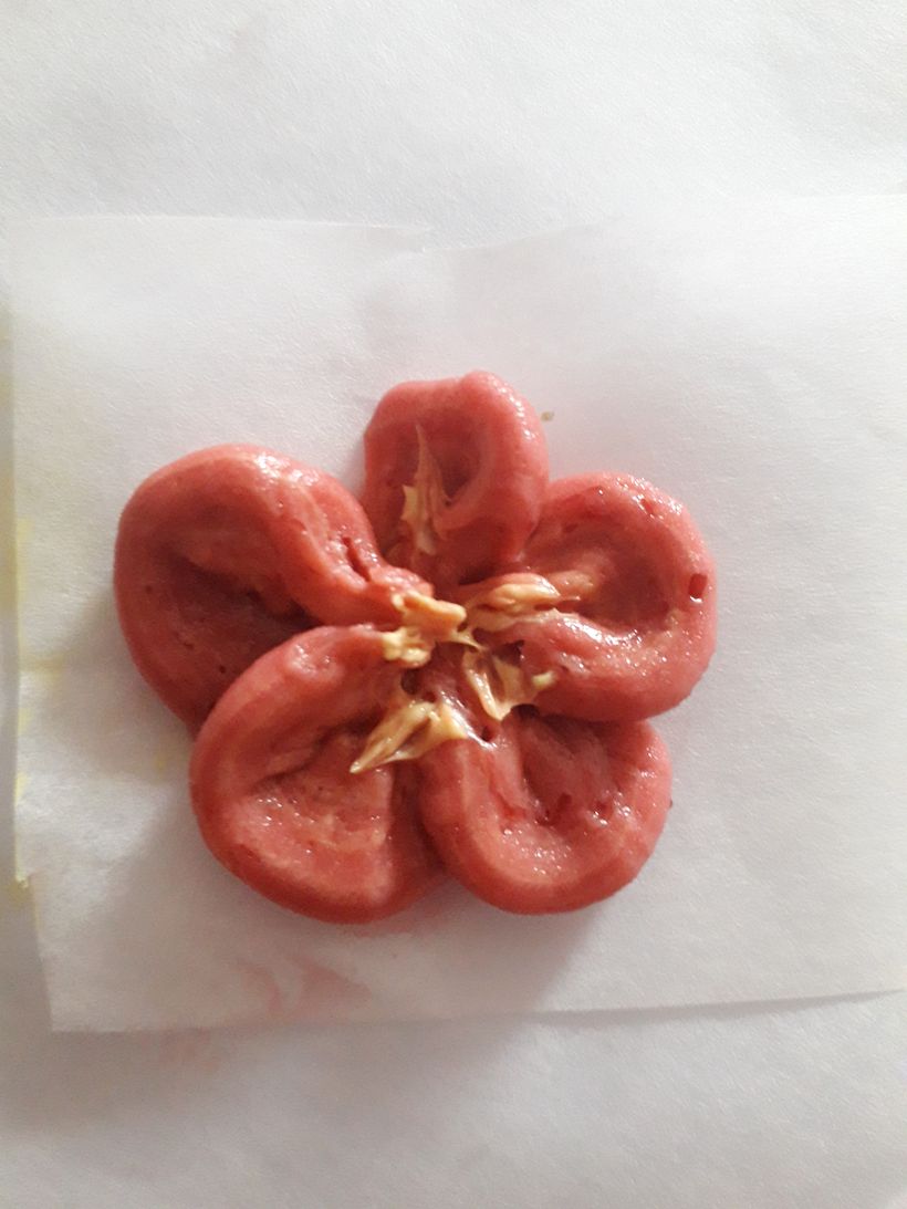Mi Proyecto del curso: Flores de crema de mantequilla para cake design 5