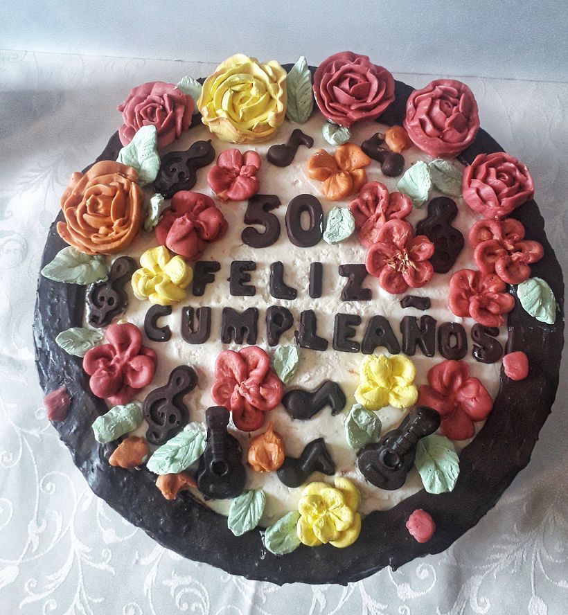 Mi Proyecto del curso: Flores de crema de mantequilla para cake design 9
