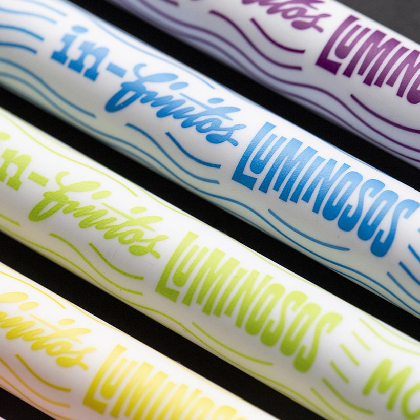 Detalle del lettering aplicado a los marcadores.