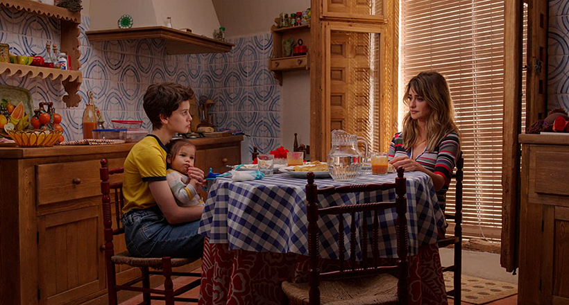 Still from Parallel Mothers (Madres Paralelas), starring Penélope Cruz and Milena Smit. Image: IMDb.