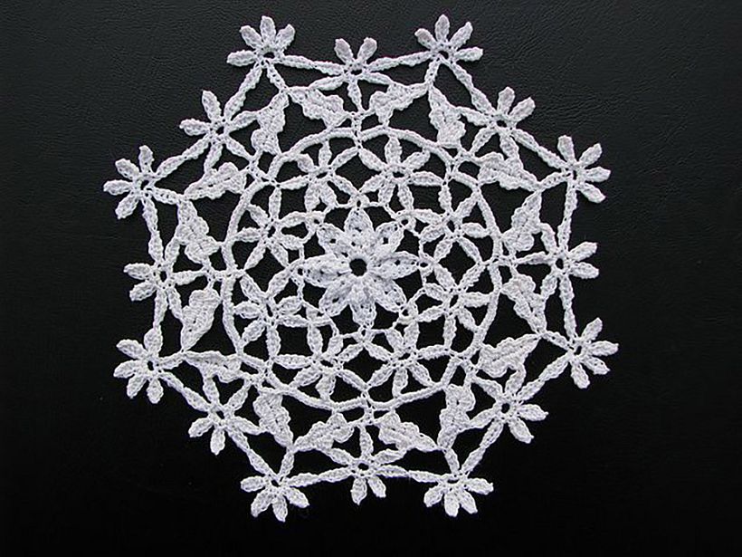 Classic piece of Irish stitch. Ravelry.