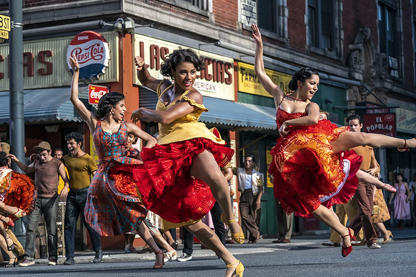 Ariana DeBose tanzt in West Side Story. Bild von Niko Tavernise via IMDb.