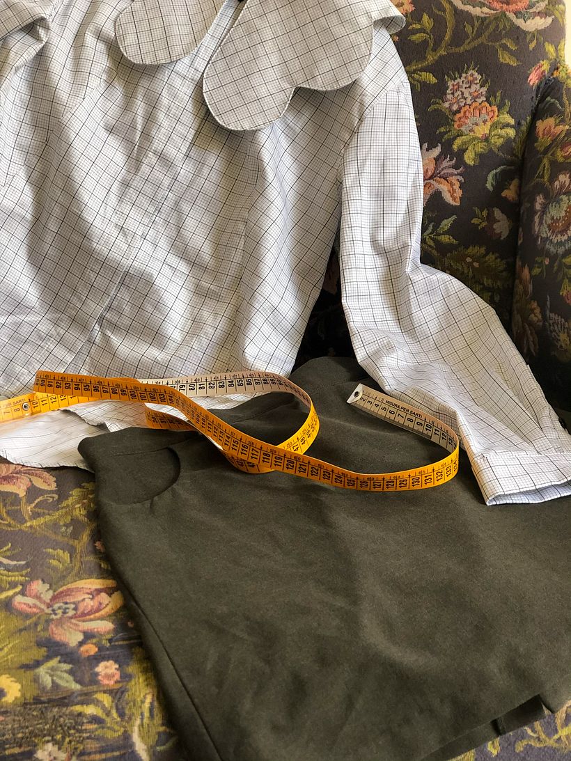 Gonna sartoriale realizzata in fustagno di cotone