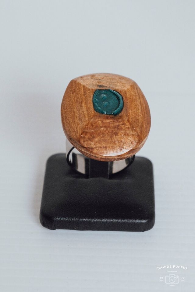 Il mio progetto del corso: Legno, argento e resina. 3