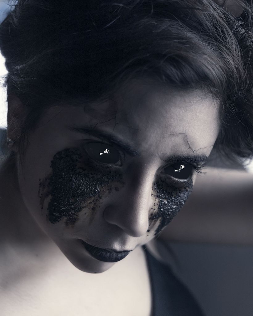 Retrato conceptual dark - RESENTMENT 4