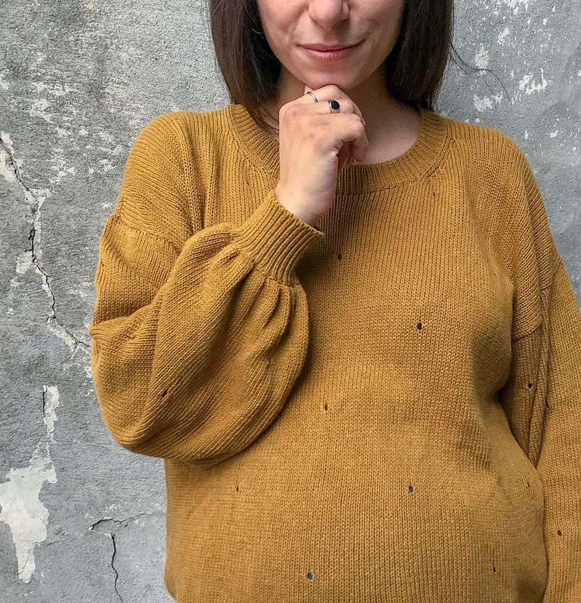 Collezione 2019 : maglione in lana merino di recupero lavorazione rasata con forellini 