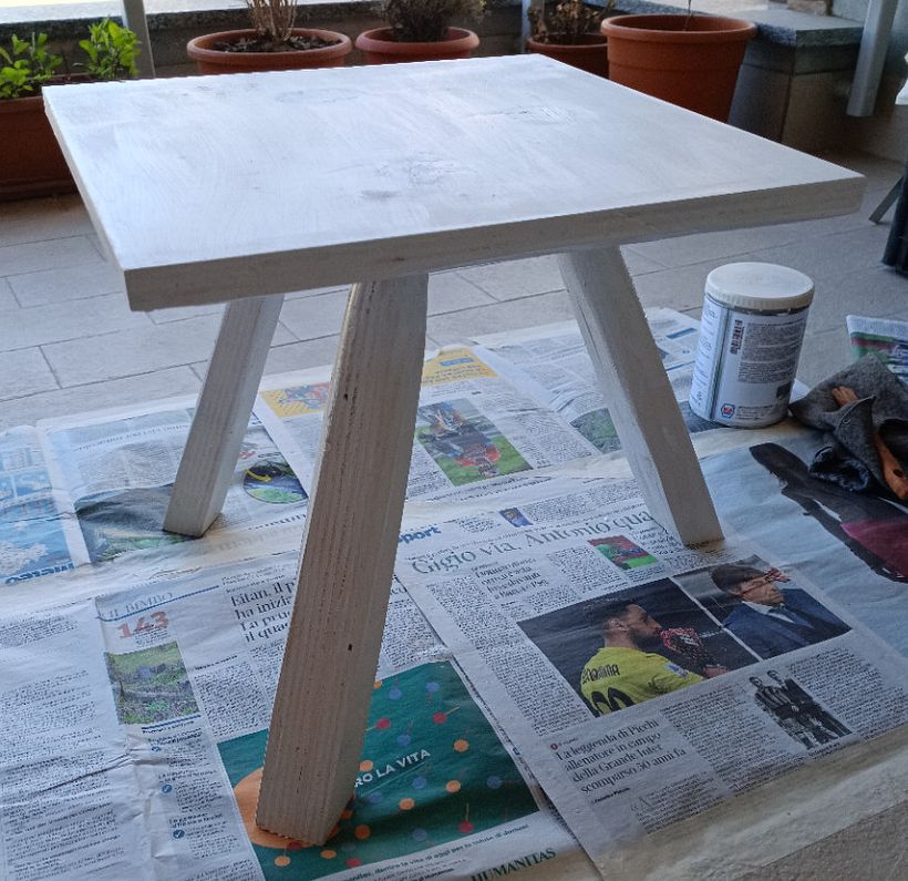 Sgabello realizzato per il corso di falegnameria tradizionale con strumenti manuali