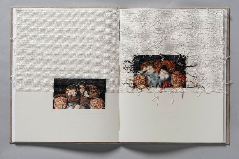 Revés Derecho. Lápiz a color y bordado sobre libro encuadernado a mano. 62x45cm. 2020