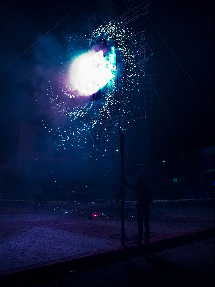 Cada año, las fiestas populares mexicanas se llenan de sus famosos "Toritos". Pirotecnia, tradición y pueblos.