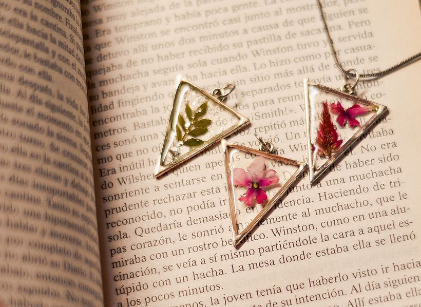 Mi Proyecto del curso: Diseño de joyería en resina 3