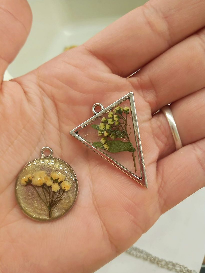 Mi Proyecto del curso: Diseño de joyería en resina 5