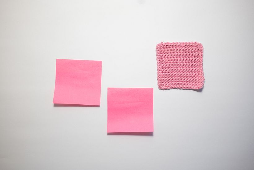 Les post-it : les post-it sont ma bouée de sauvetage pour me souvenir de tout. Ils sont accrochés aux murs de ma maison.