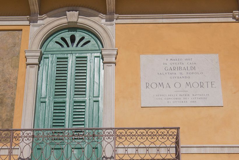 (Verona, 2019) The yellow facade is cast in strong noon light, in brigt contrast to its single mint door accessing the porch.
