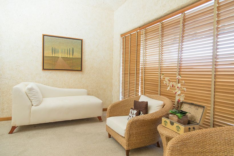 un poco de luz natural y luz artificial con ventanas cerradas por la hora soleada del día sobreexponeria y así resolví