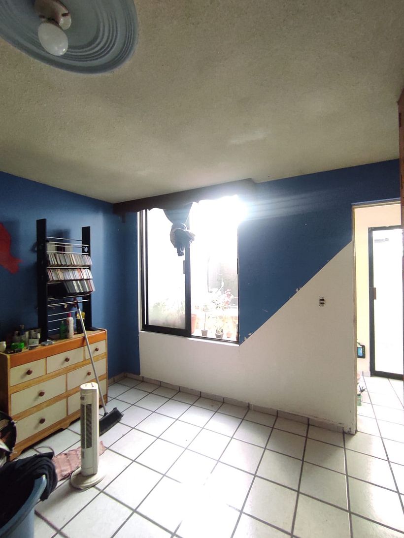 Hice un corte en diagonal para contrastar los colores blanco y azul.