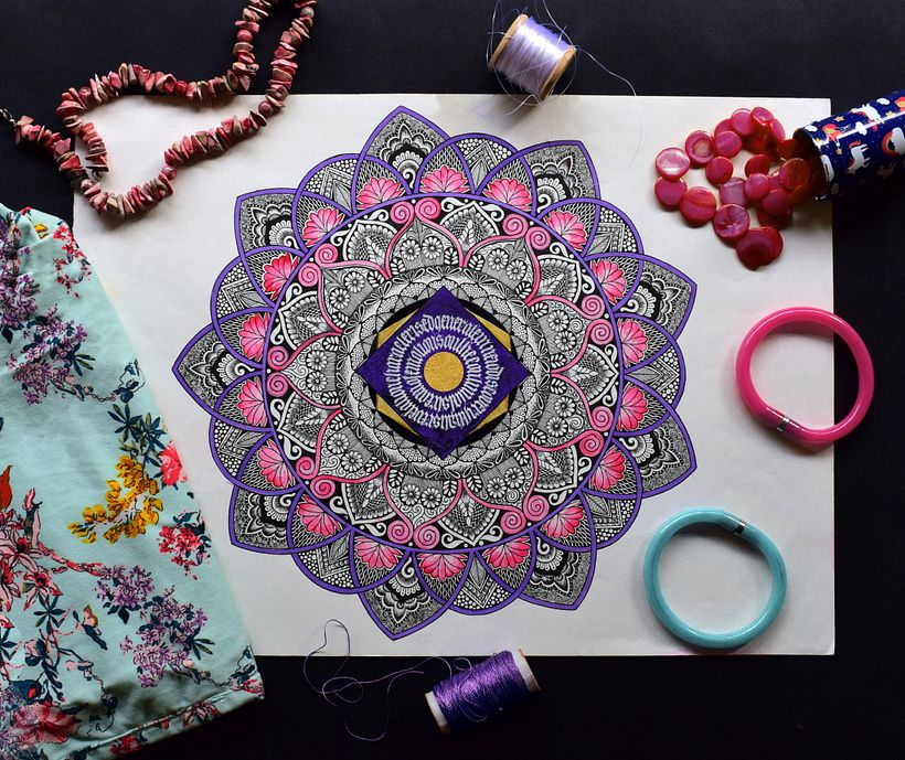 Du kannst Mandalas ausmalen, besticken oder collagieren. Bildnachweis: Swati H. Das via Unsplash.