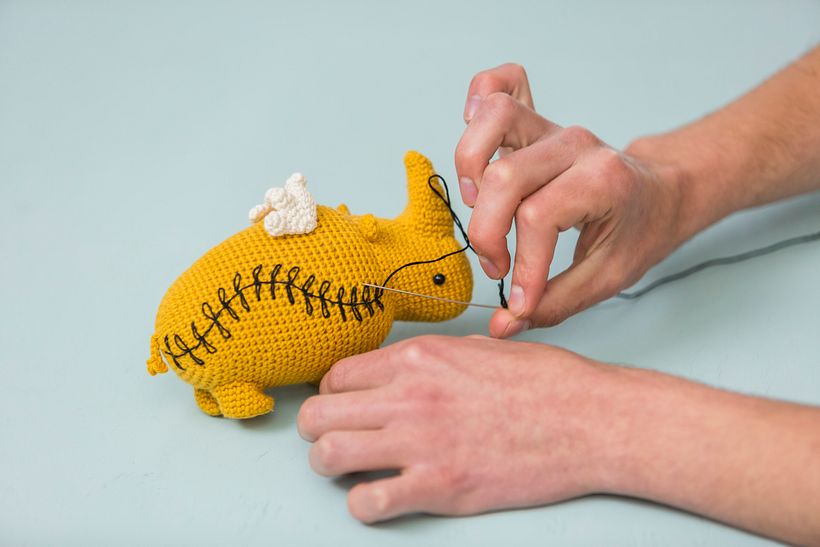 Impara come lavorare all'uncinetto le bambole amigurumi.