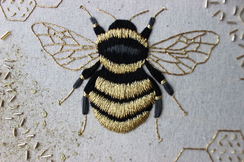 Bumblebee in hoop  4