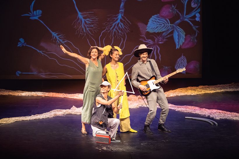 FUNGHIVERSUM - Visual identity for German theater piece for kids and adults - Diseño