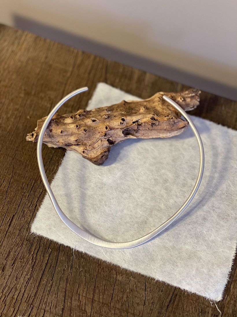 colar Linha Contido -  prata forjada