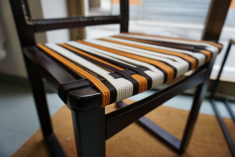  Dopo aver imbastito l'ordito si inizia ad intrecciare la trama 