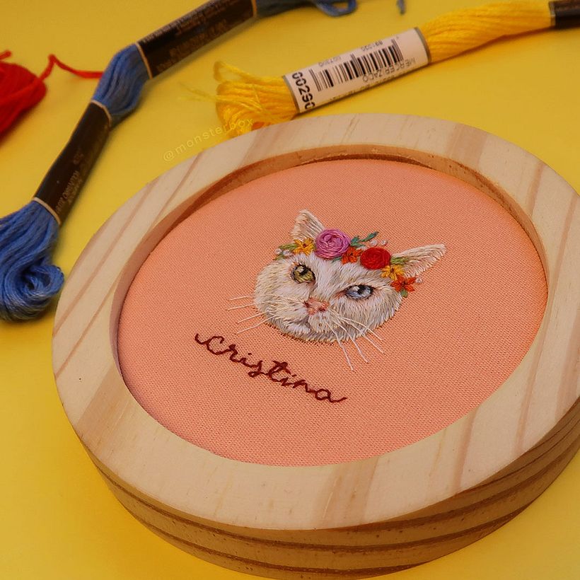 Mini quadro bordado - Gata Cristina 1