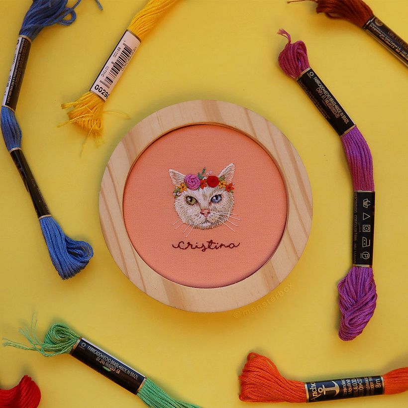 Mini quadro bordado - Gata Cristina 2